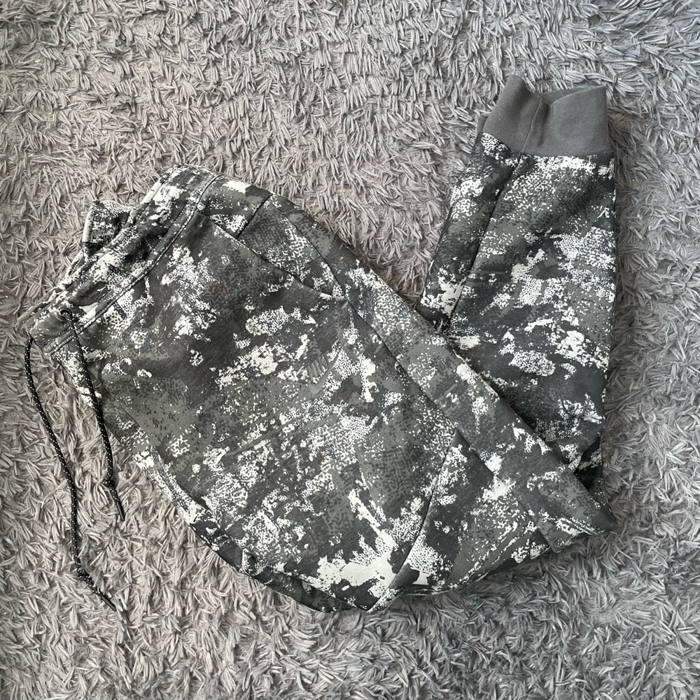 Men Size Large Nike Tech Fleece Joggers  Sweatpants Smoke Grey Anthracite Camo